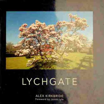  Lychgate : an English country garden